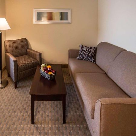 Comfort Suites University Area Notre Dame-Саут Бенд Екстериор снимка