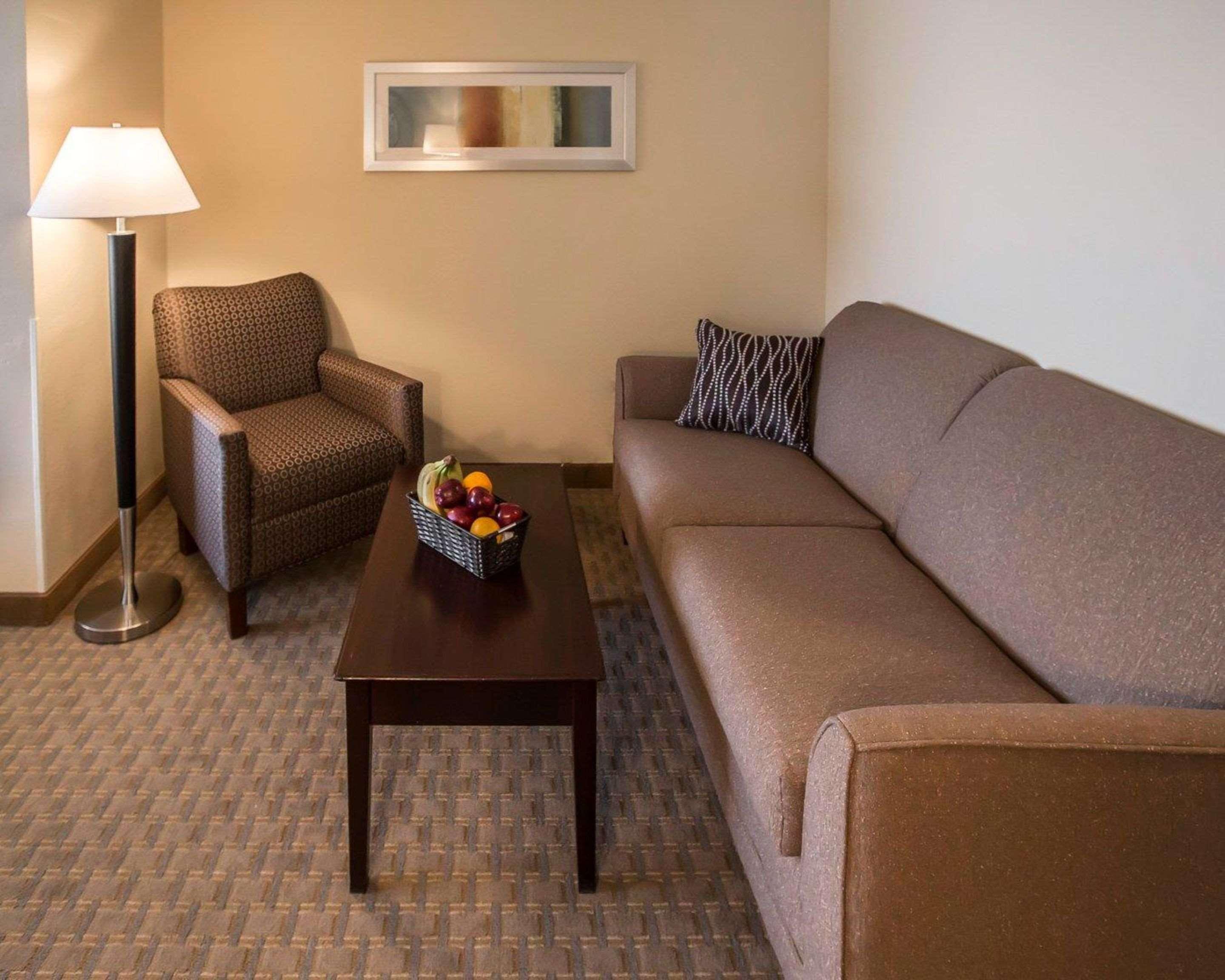 Comfort Suites University Area Notre Dame-Саут Бенд Екстериор снимка