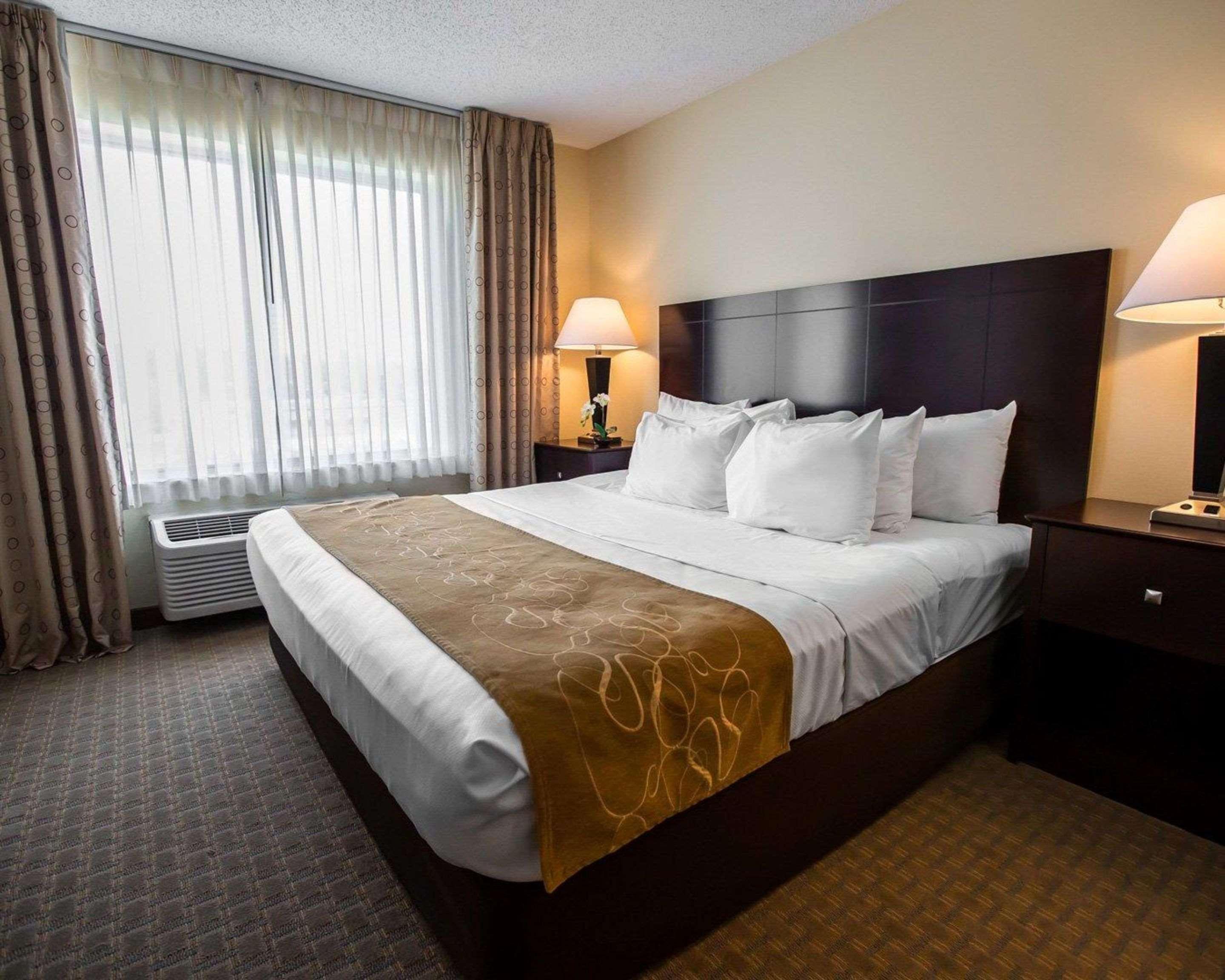 Comfort Suites University Area Notre Dame-Саут Бенд Екстериор снимка