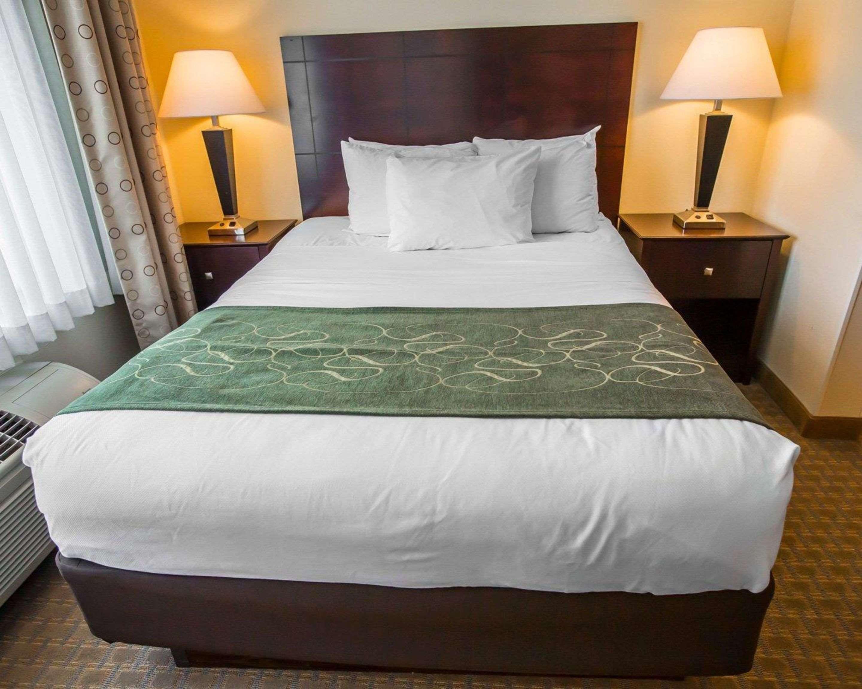 Comfort Suites University Area Notre Dame-Саут Бенд Екстериор снимка