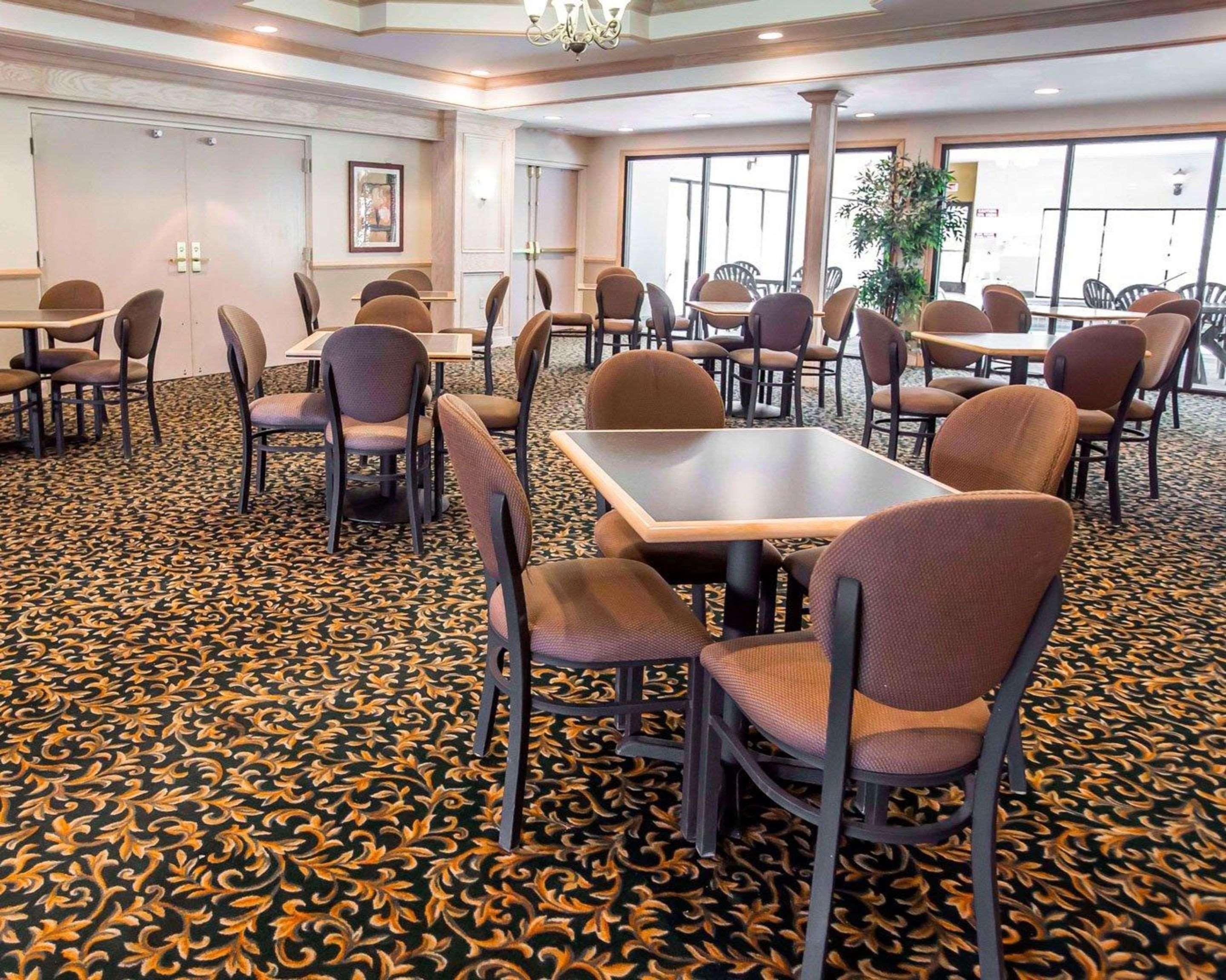 Comfort Suites University Area Notre Dame-Саут Бенд Екстериор снимка