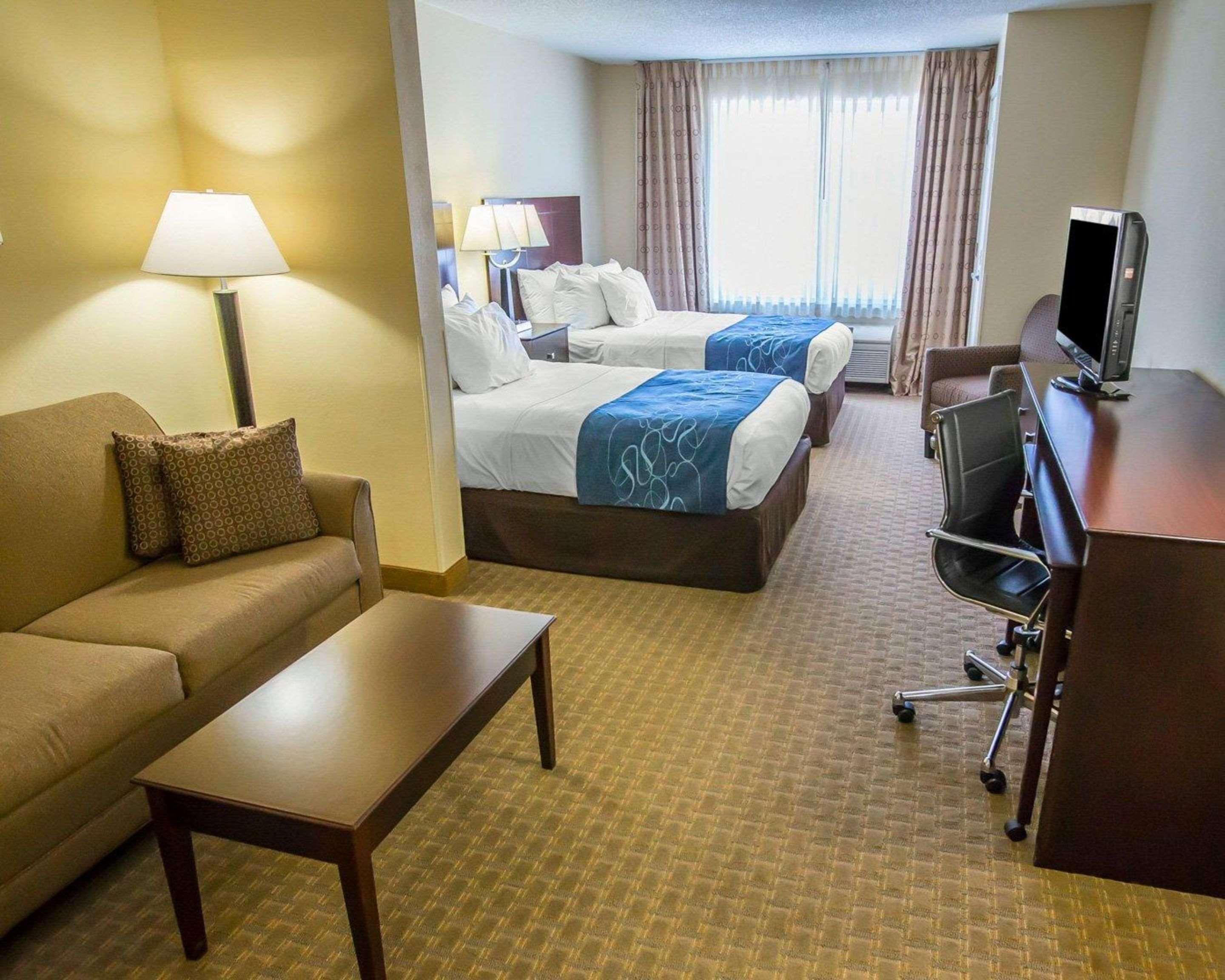 Comfort Suites University Area Notre Dame-Саут Бенд Екстериор снимка