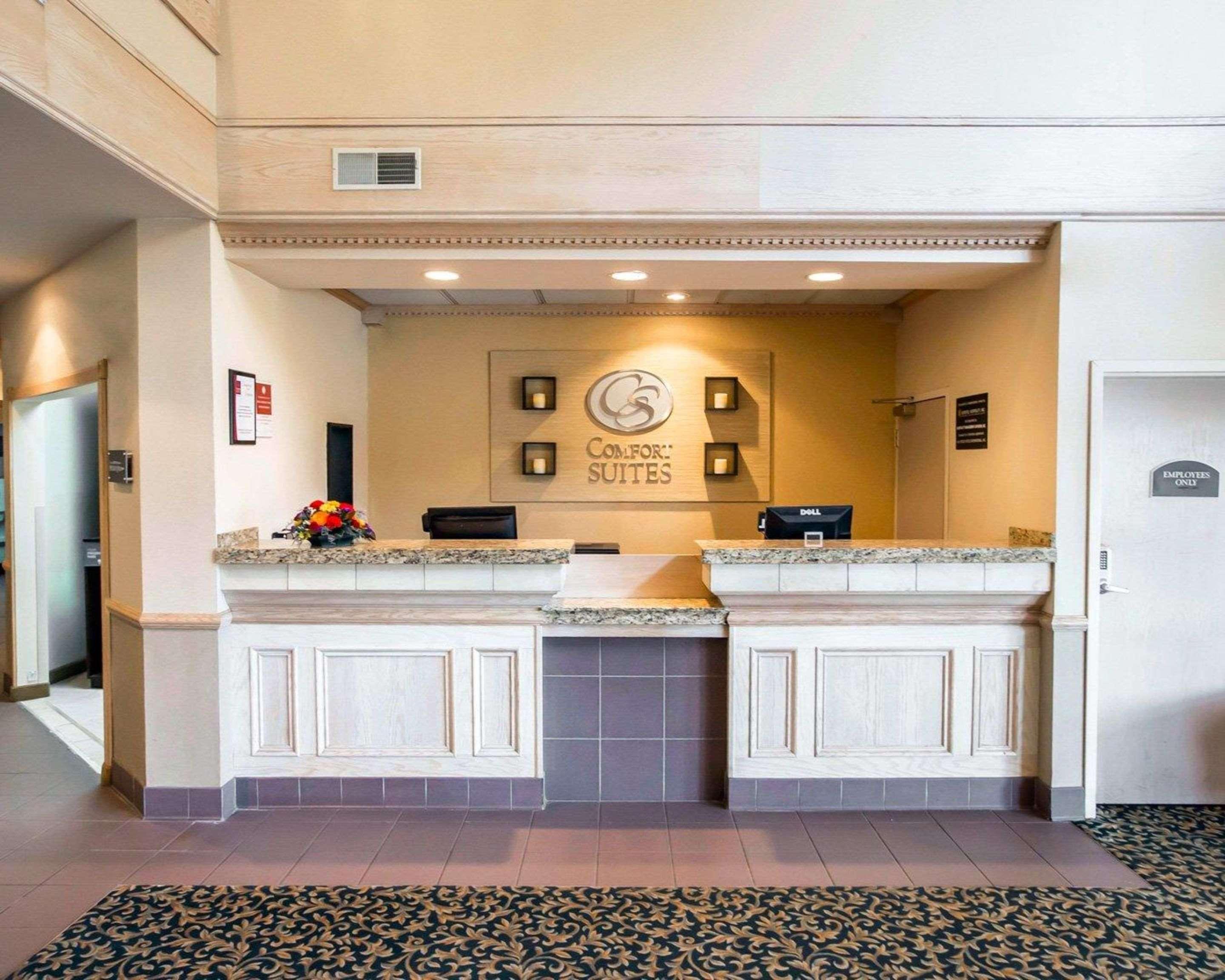 Comfort Suites University Area Notre Dame-Саут Бенд Екстериор снимка