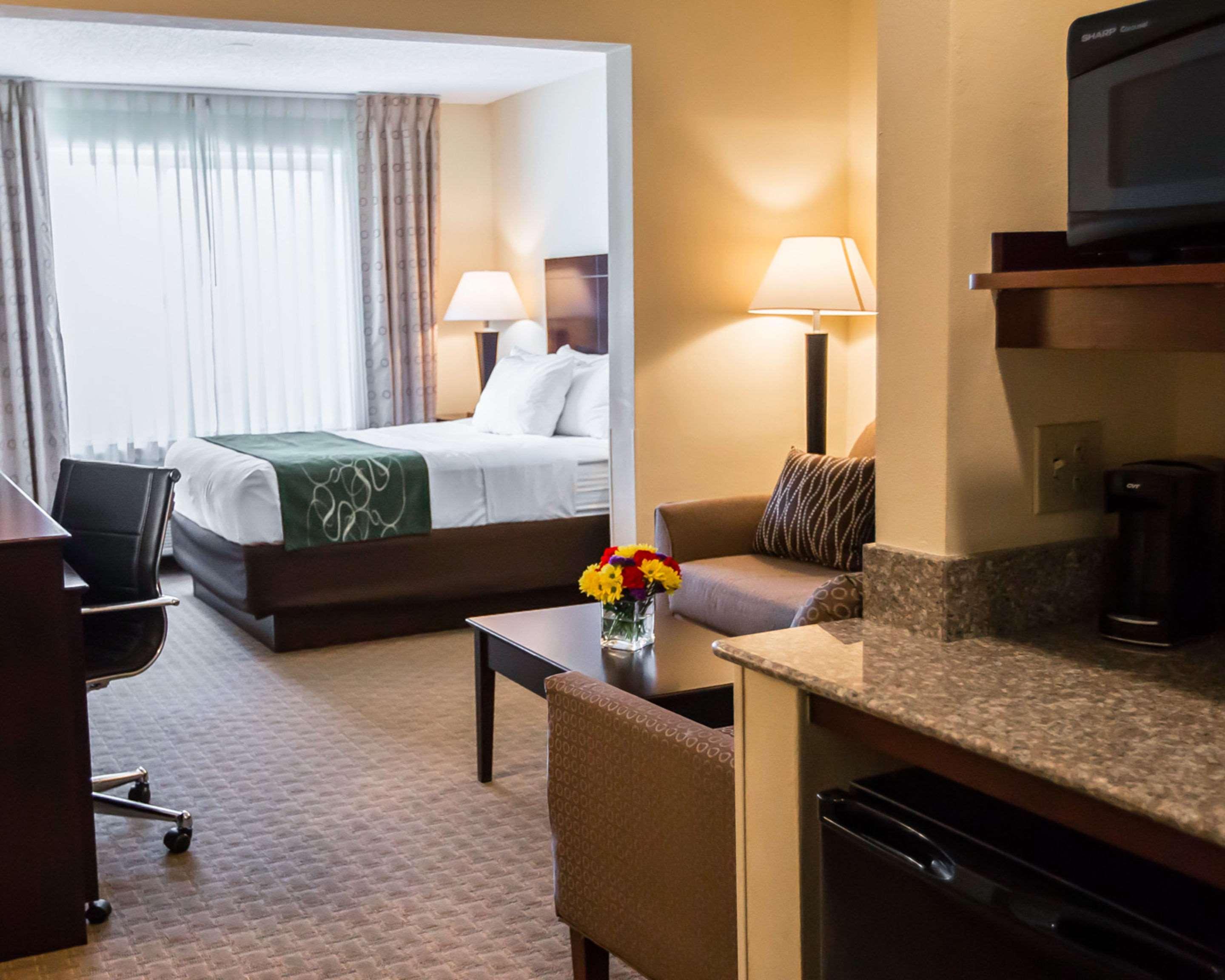 Comfort Suites University Area Notre Dame-Саут Бенд Екстериор снимка