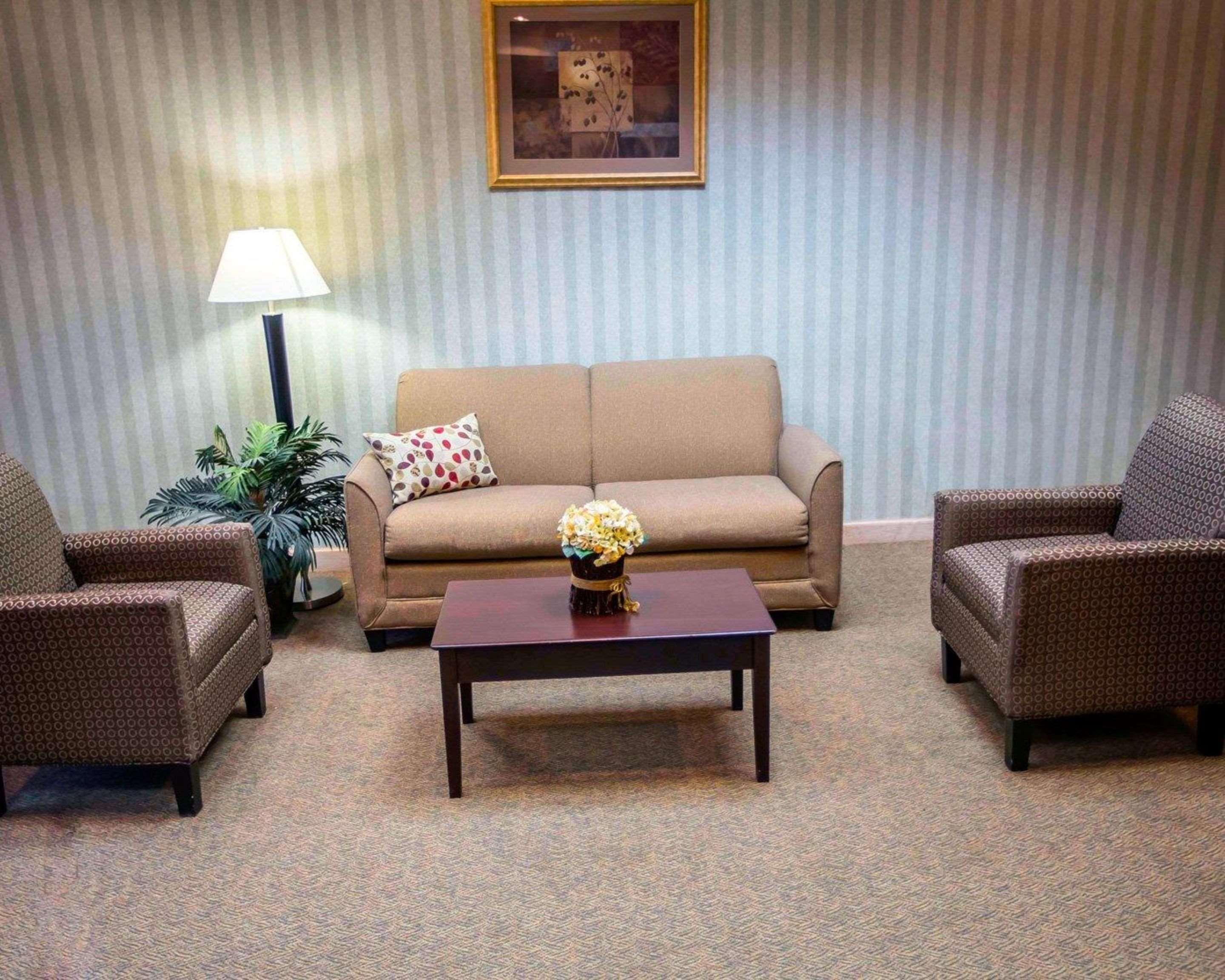 Comfort Suites University Area Notre Dame-Саут Бенд Екстериор снимка