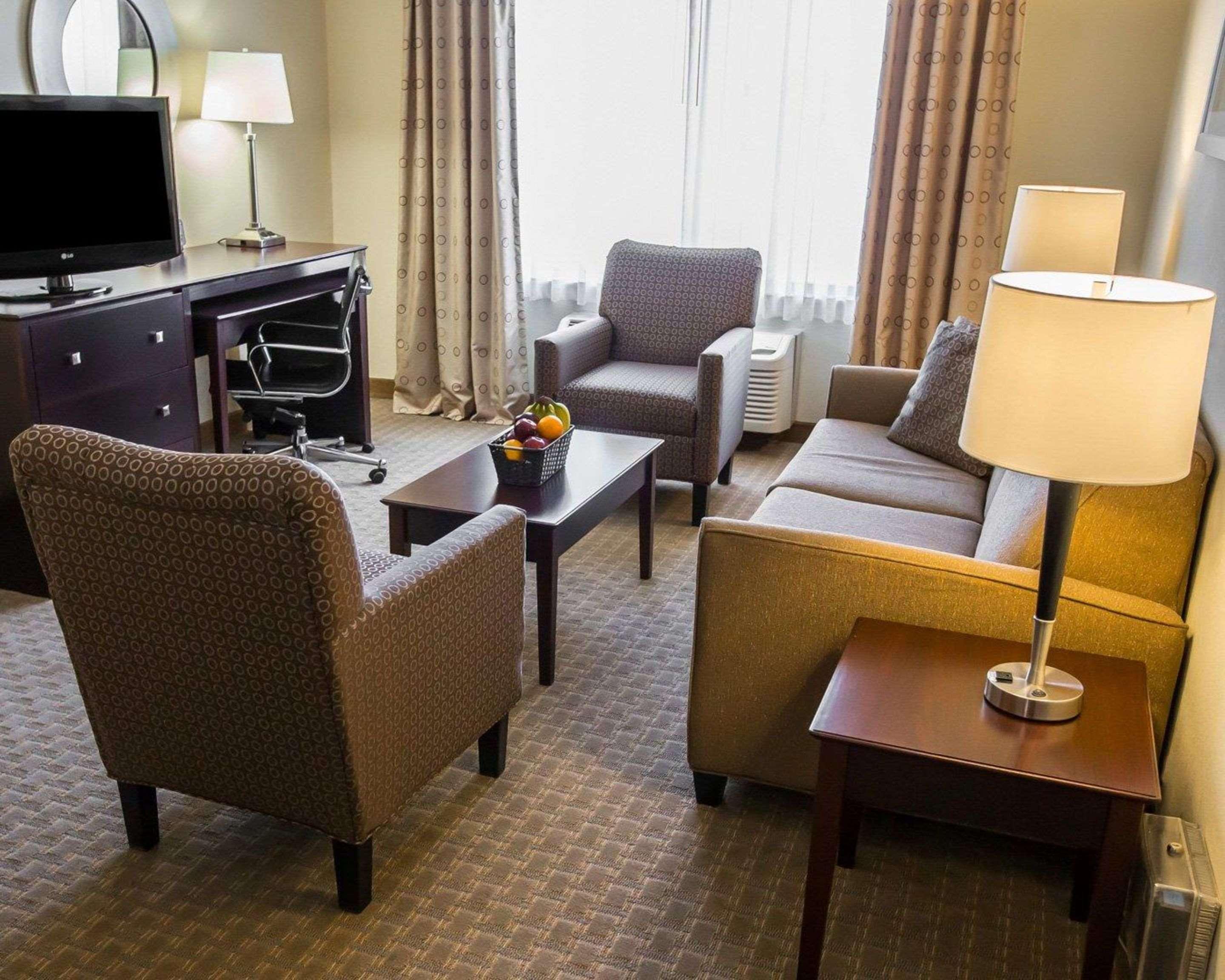 Comfort Suites University Area Notre Dame-Саут Бенд Екстериор снимка