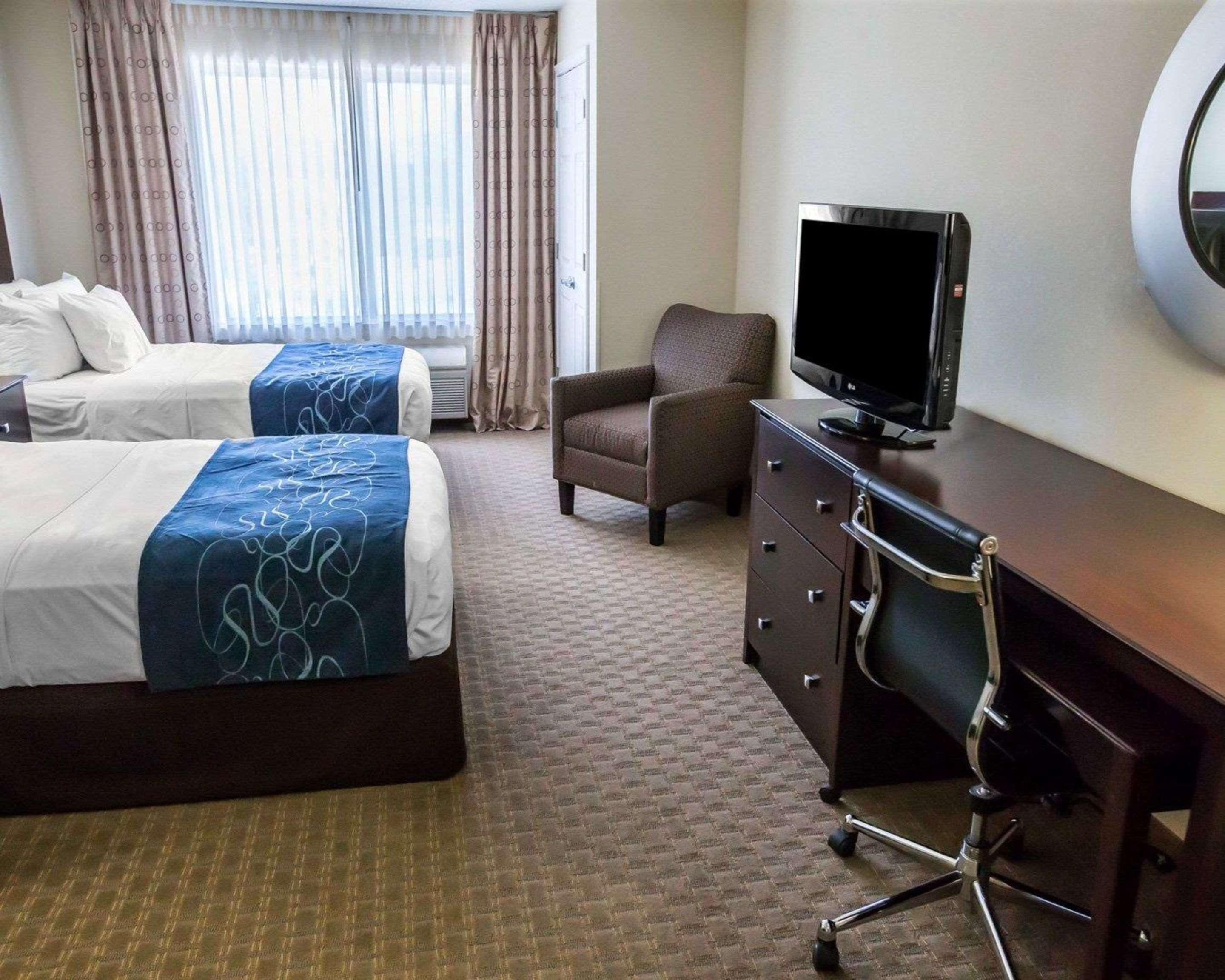 Comfort Suites University Area Notre Dame-Саут Бенд Екстериор снимка