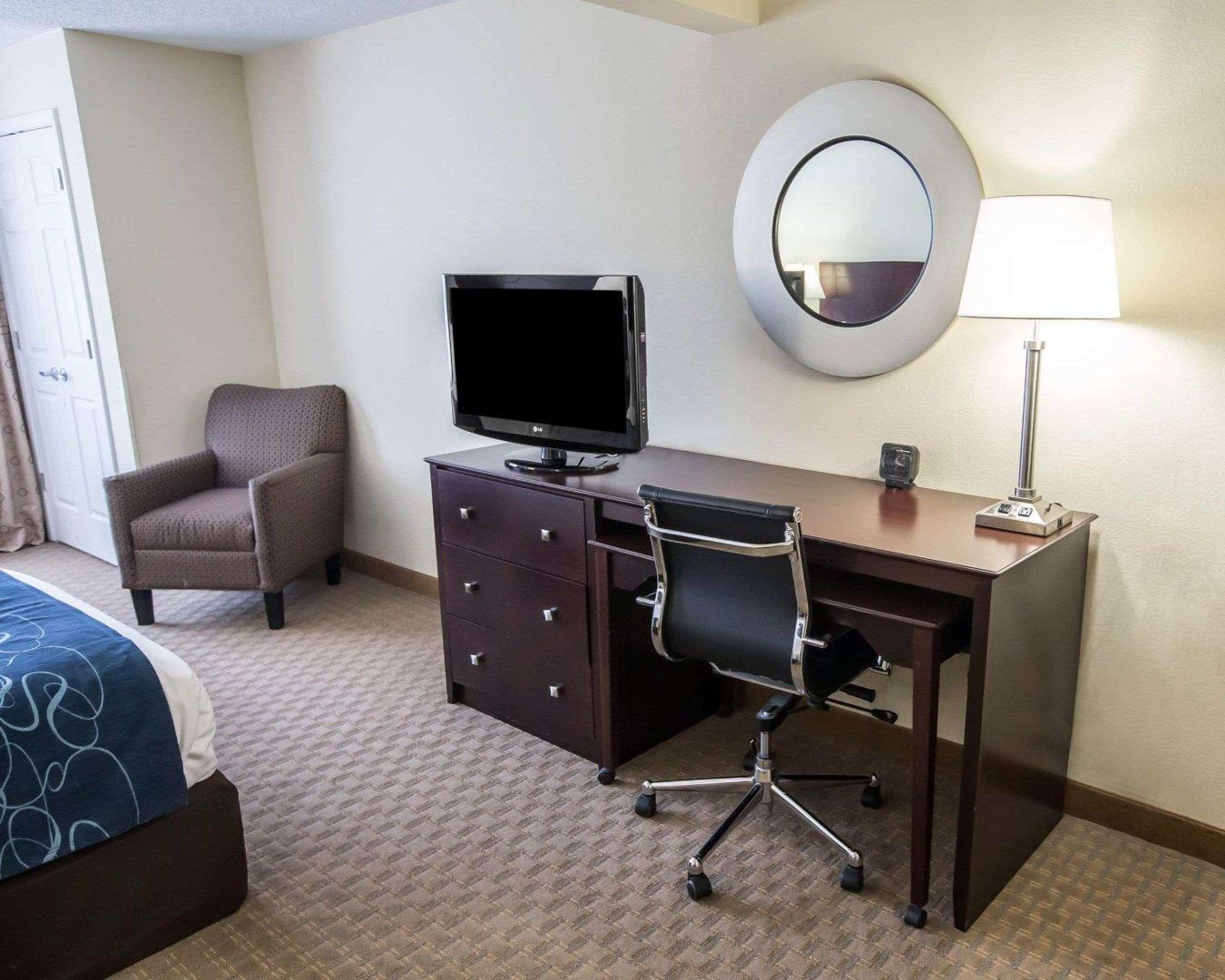 Comfort Suites University Area Notre Dame-Саут Бенд Екстериор снимка