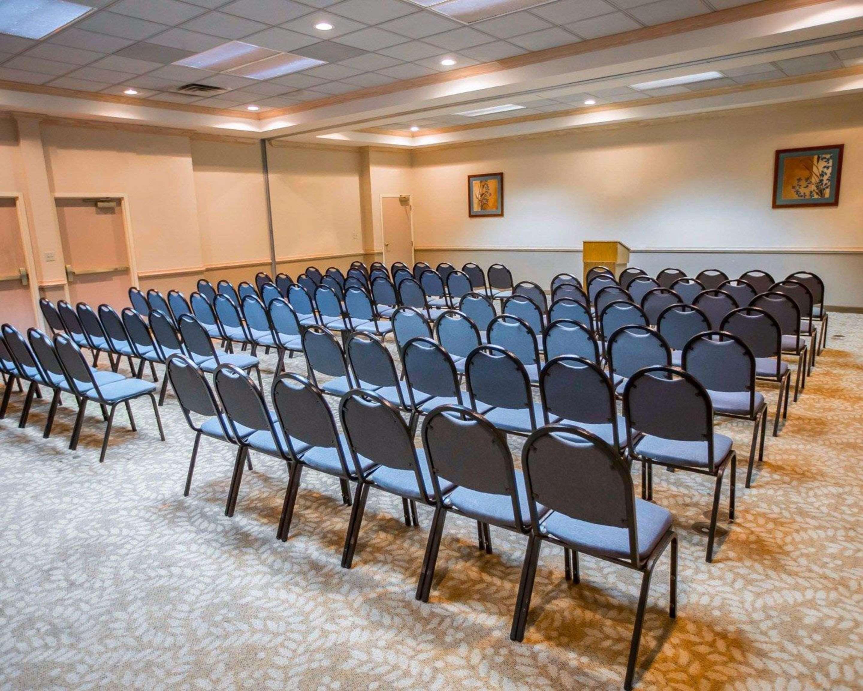 Comfort Suites University Area Notre Dame-Саут Бенд Екстериор снимка
