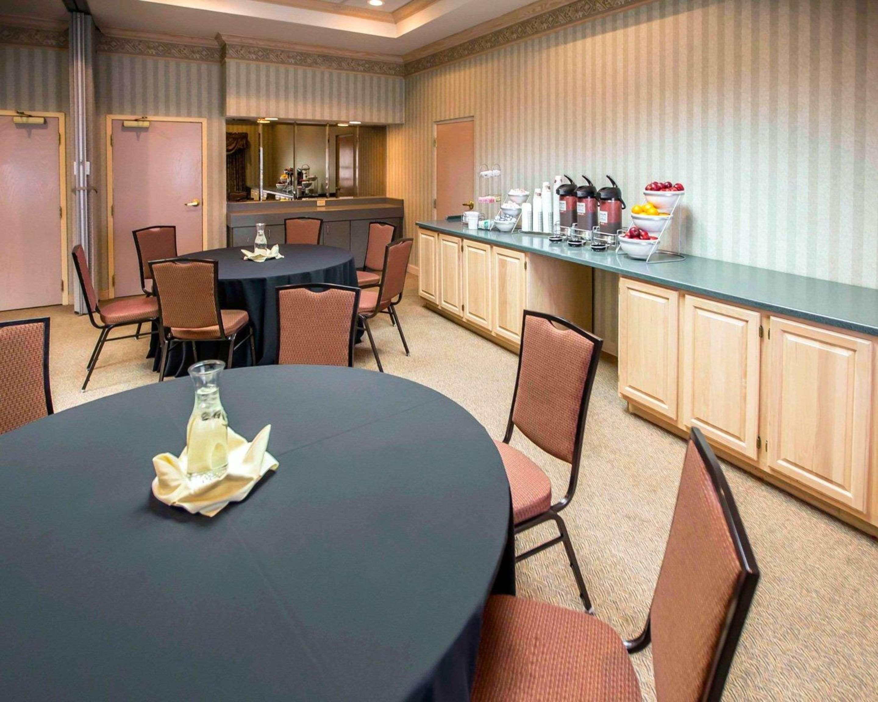 Comfort Suites University Area Notre Dame-Саут Бенд Екстериор снимка