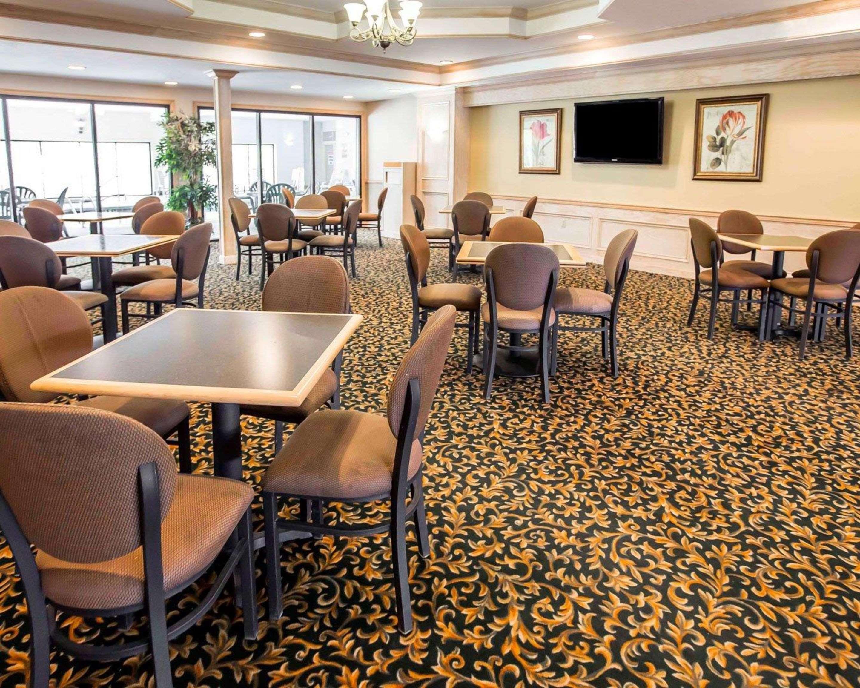 Comfort Suites University Area Notre Dame-Саут Бенд Екстериор снимка