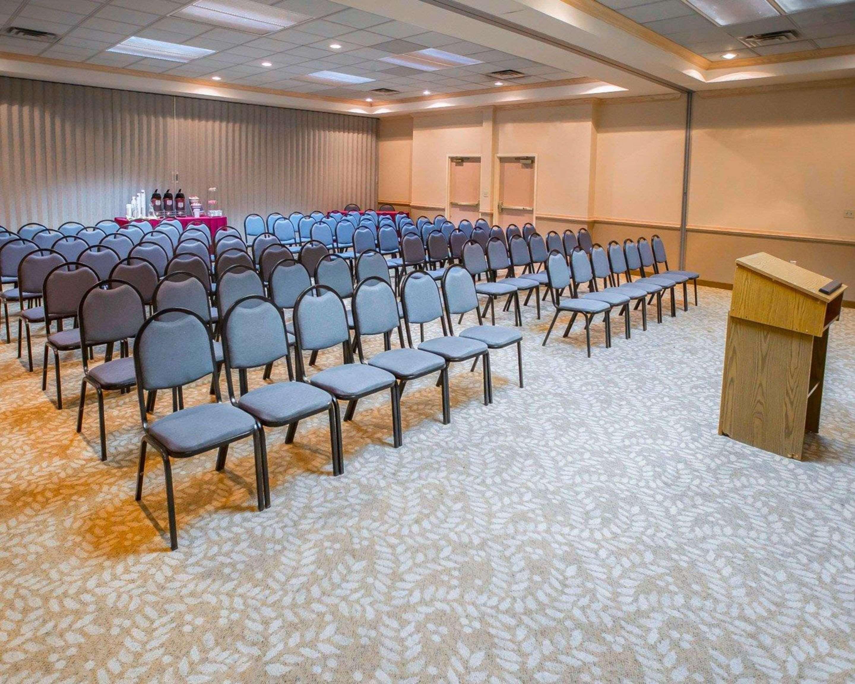Comfort Suites University Area Notre Dame-Саут Бенд Екстериор снимка