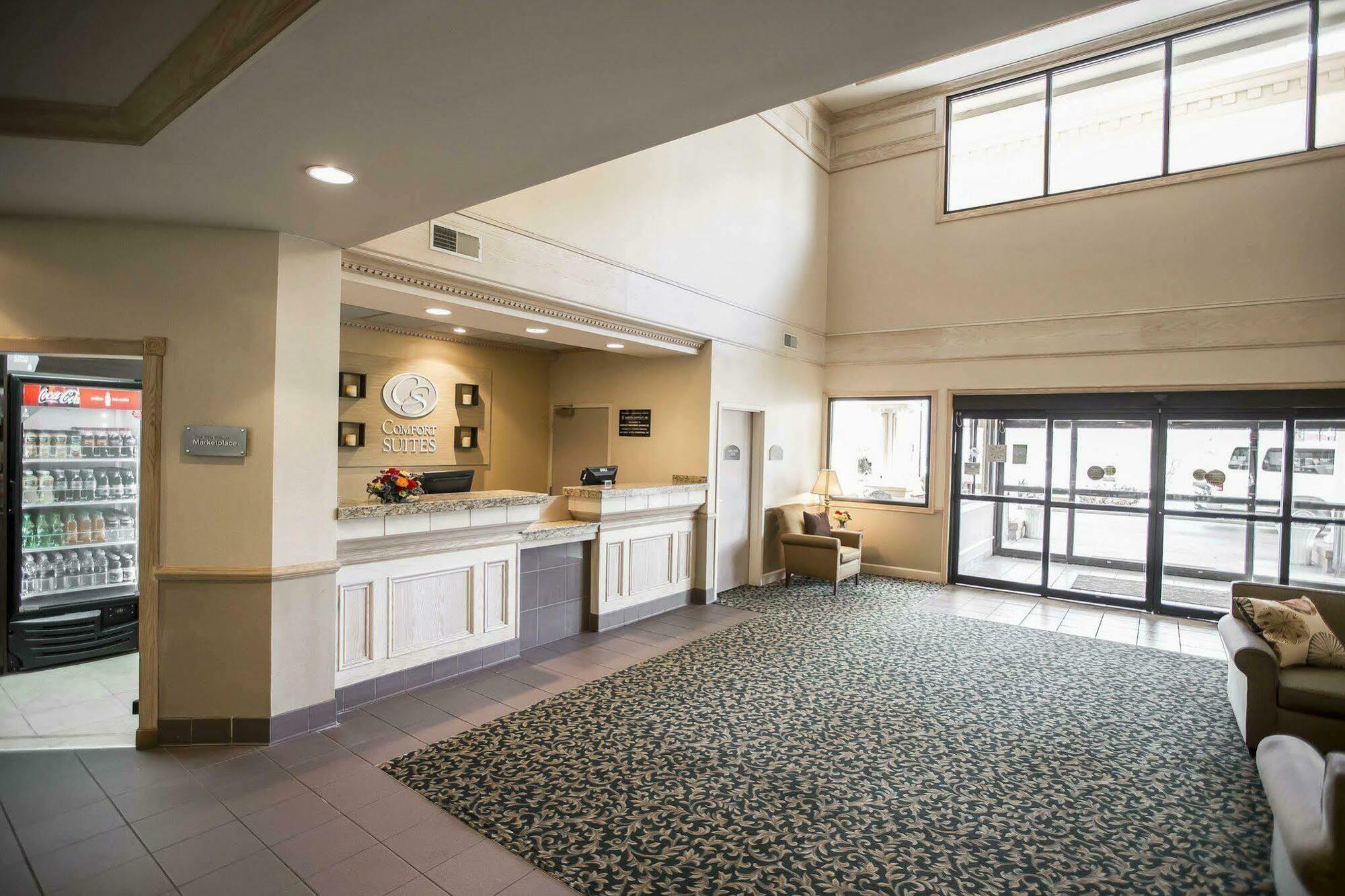 Comfort Suites University Area Notre Dame-Саут Бенд Екстериор снимка