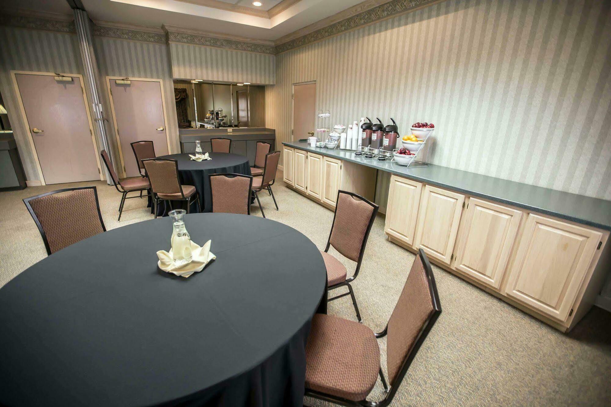 Comfort Suites University Area Notre Dame-Саут Бенд Екстериор снимка