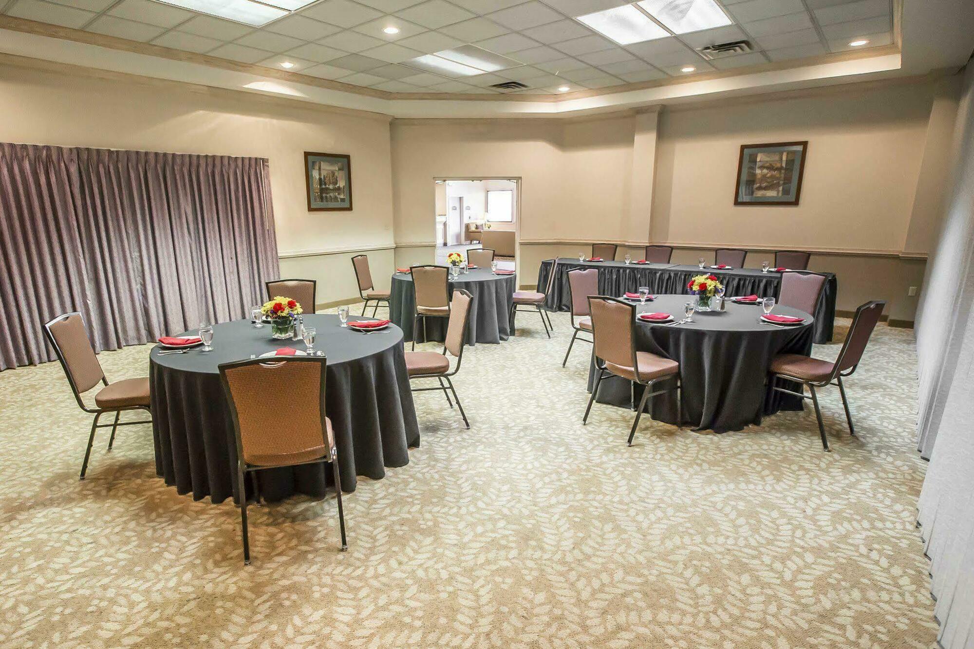 Comfort Suites University Area Notre Dame-Саут Бенд Екстериор снимка