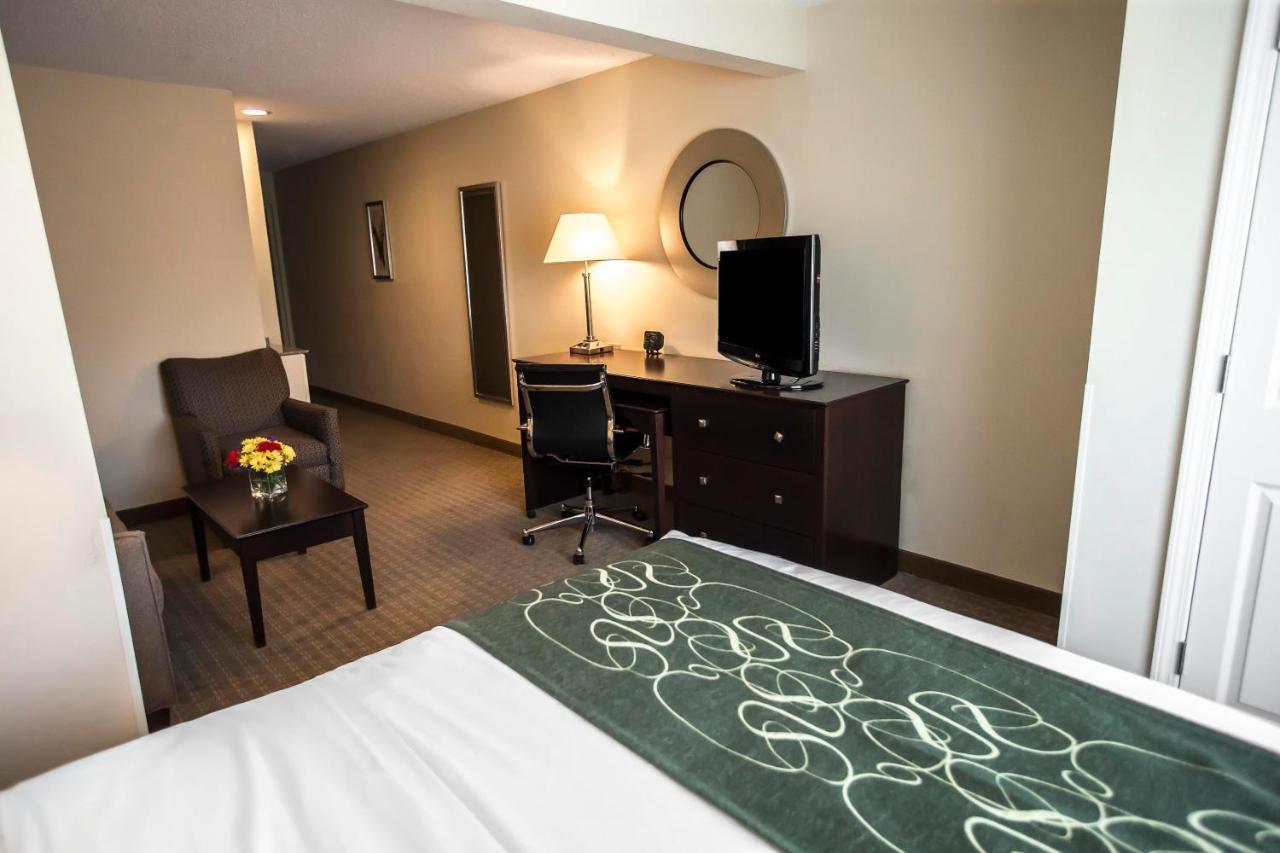 Comfort Suites University Area Notre Dame-Саут Бенд Екстериор снимка